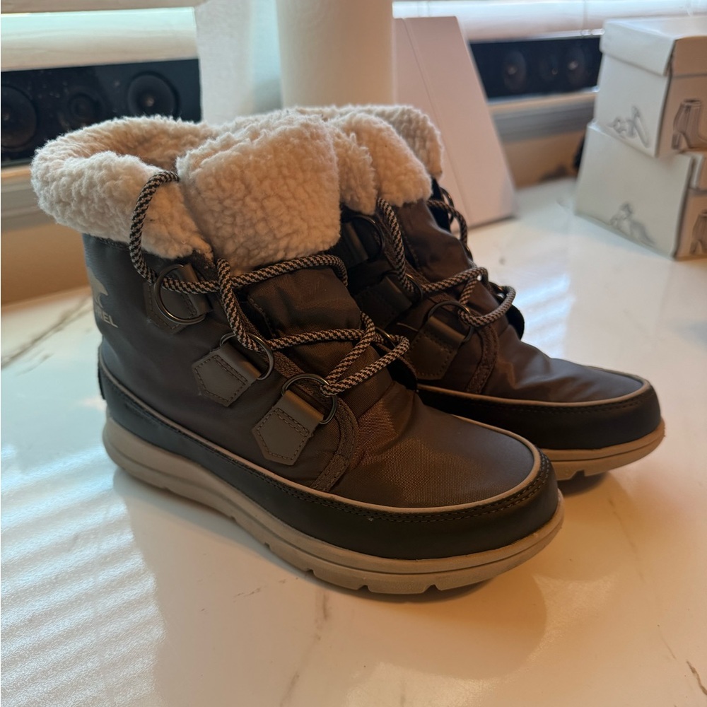 Sorel Gray Boots with Cream Fur